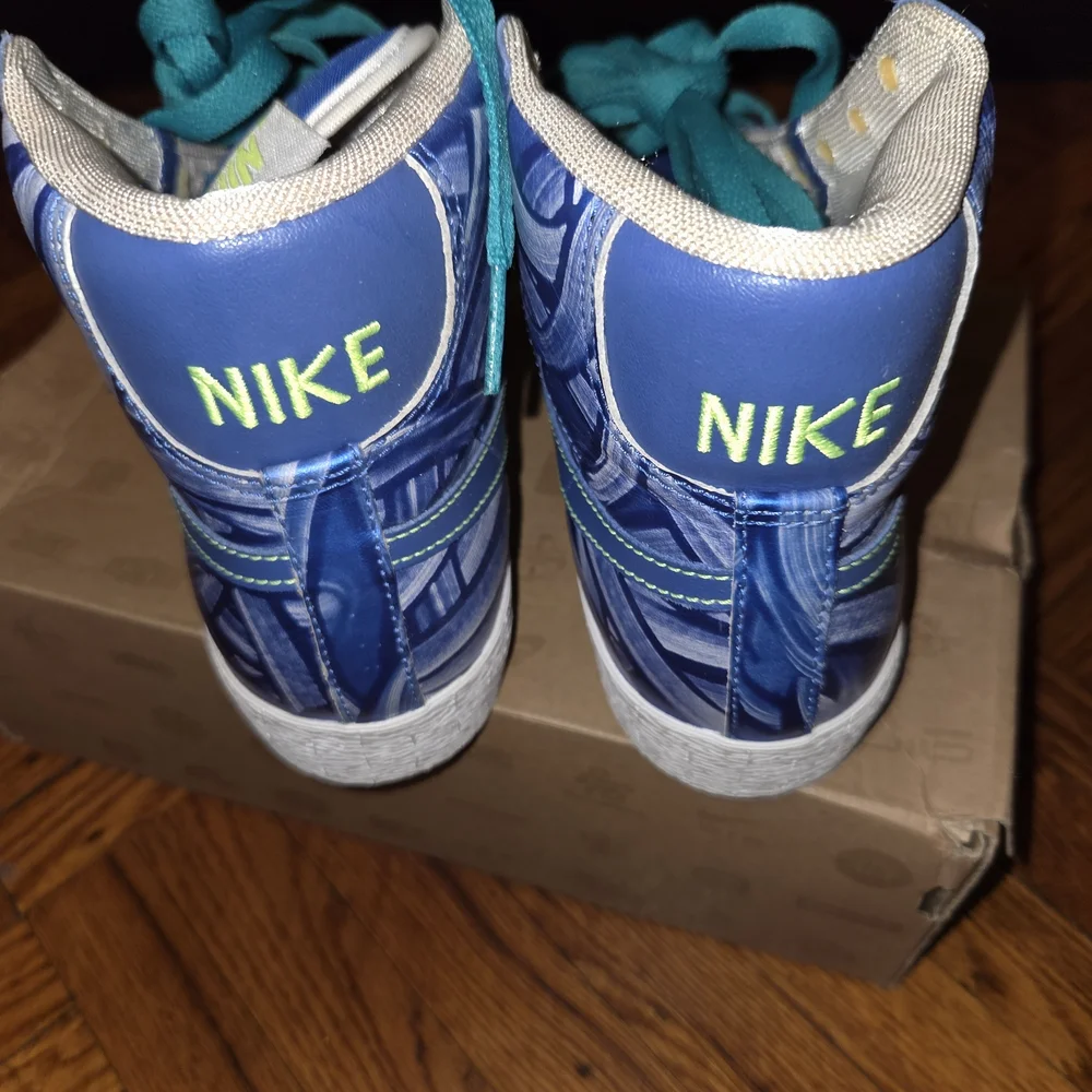 Nike Blue and Teal Women's Sneakers - Picture 3 of 8